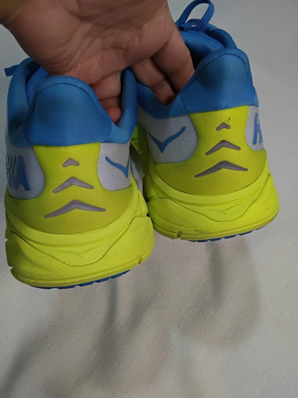 HOKA Arahi 6 Men’s Running Shoes — White & Blue Sz 12 2E.
